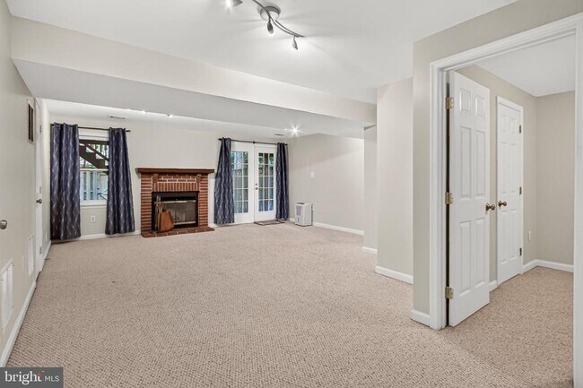 Building Photo - 5719 Oakshore Ct
