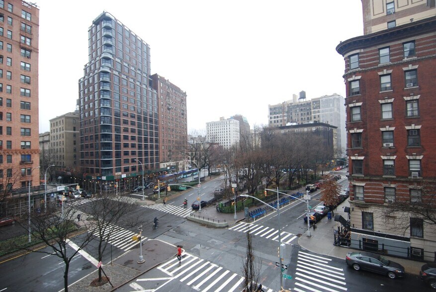 Building Photo - Broadway