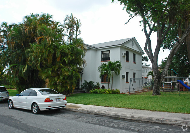 Primary Photo - 120 N Palmway