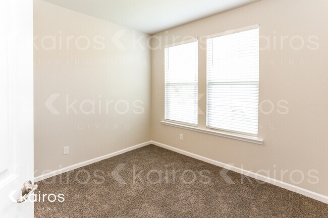 Building Photo - 6515 Tiger Pointe Dr.