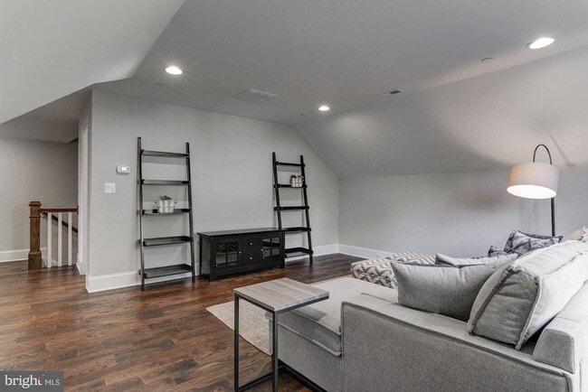Building Photo - 5700 Tanglewood Dr