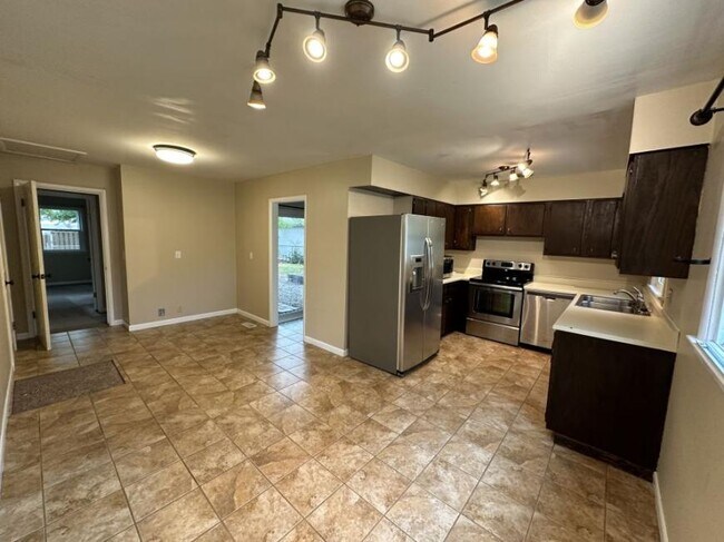 Building Photo - 3 bedroom in Billings MT 59102