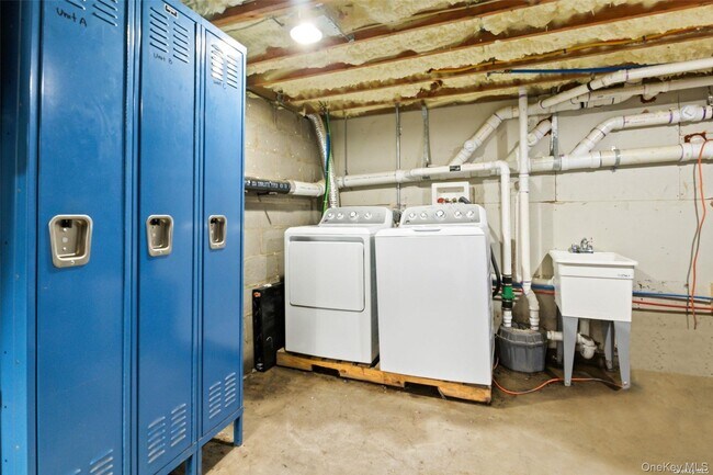 Building Photo - 25 Peters Ln