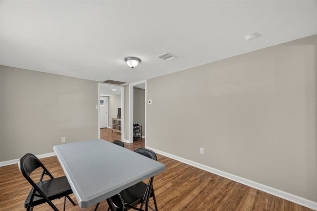 Building Photo - 223 E Melville Dr