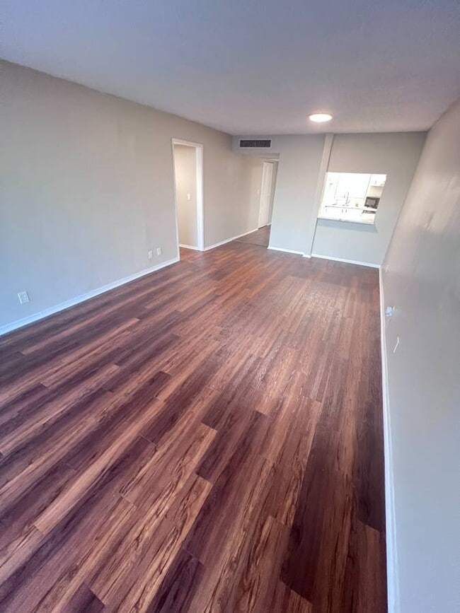 Building Photo - 9470 Live Oak Pl
