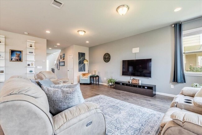 Building Photo - 190 Sandy Path