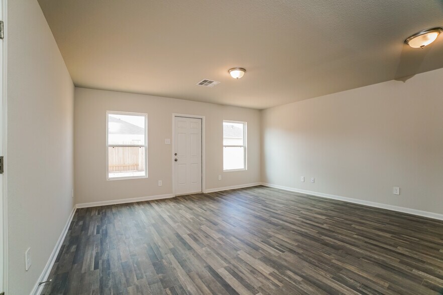 Building Photo - 15774 Del Norte Dr