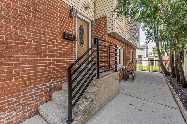 Building Photo - 1132 Brighton Pl