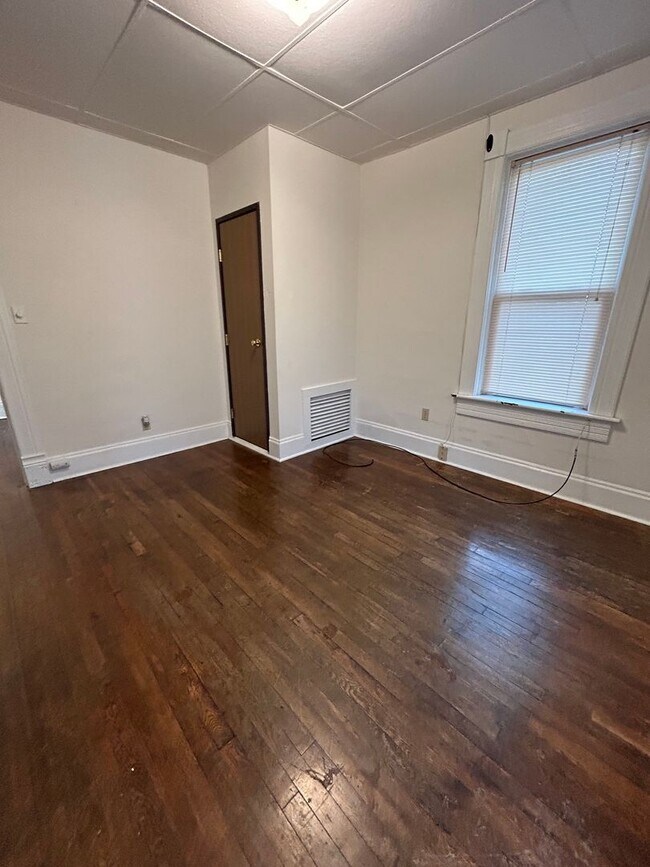 Building Photo - One Bedroom Apartment on the Northside