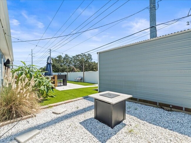 Building Photo - 2200 Capri Dr