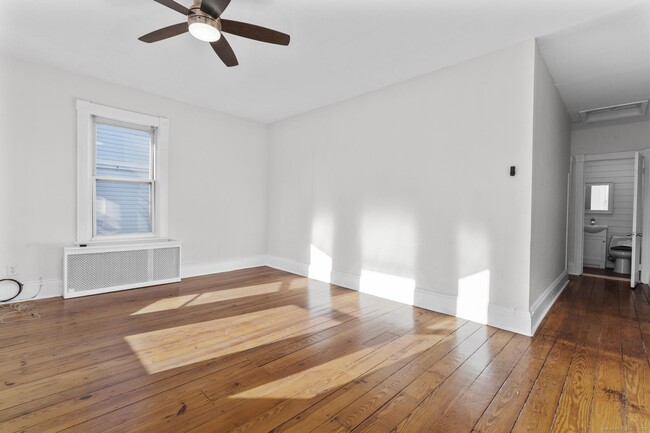 Building Photo - 394 Gregory St