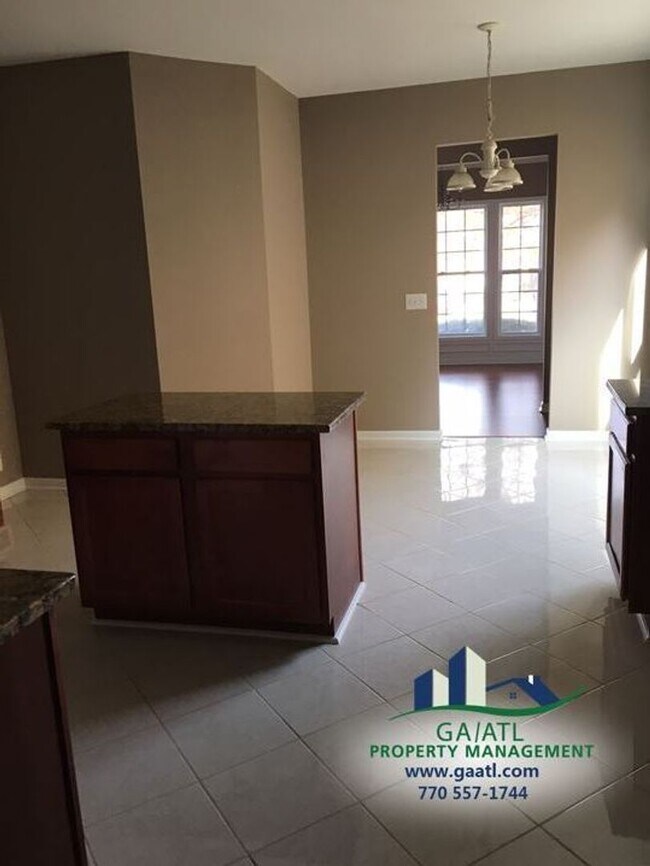 Building Photo - Large 4-bedroom house in the SECKINGER clu...