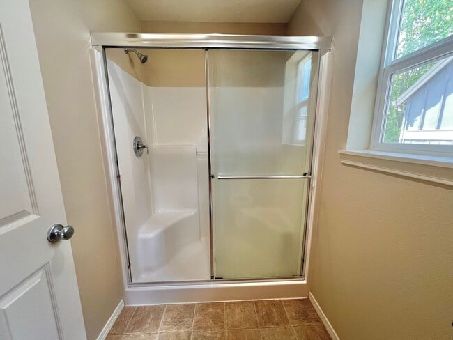 Building Photo - Beautiful 3-Bedroom Home in Hillsboro’s Desirable Arbor Roses Community!