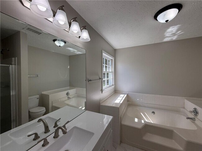 Building Photo - 979 Sugar Crossing Ln