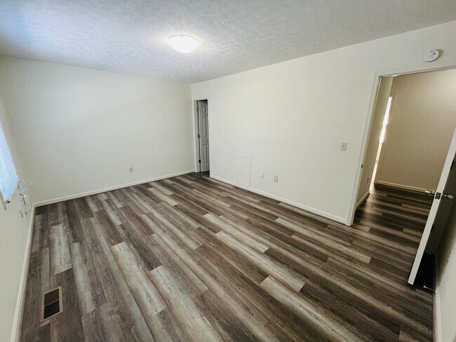 Building Photo - 208 Marlington St