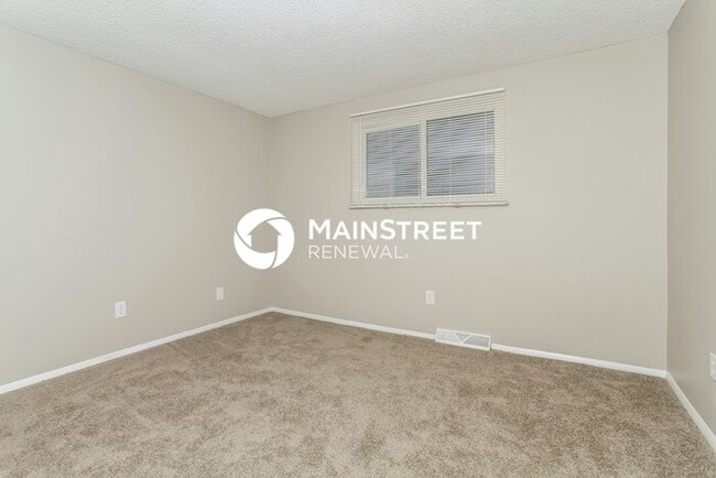 Building Photo - 2033 Queensbridge Dr