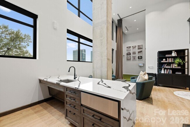 Building Photo - 2025 Cleveland Ave