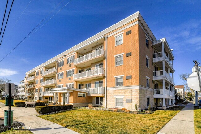 Building Photo - 200 Ocean Park Ave