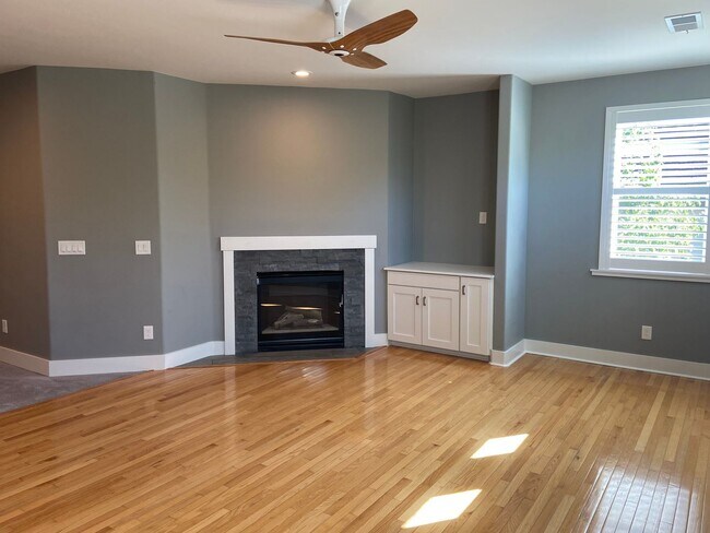 Building Photo - Beautifully remodeled 3 Bdrm+Master retrea...