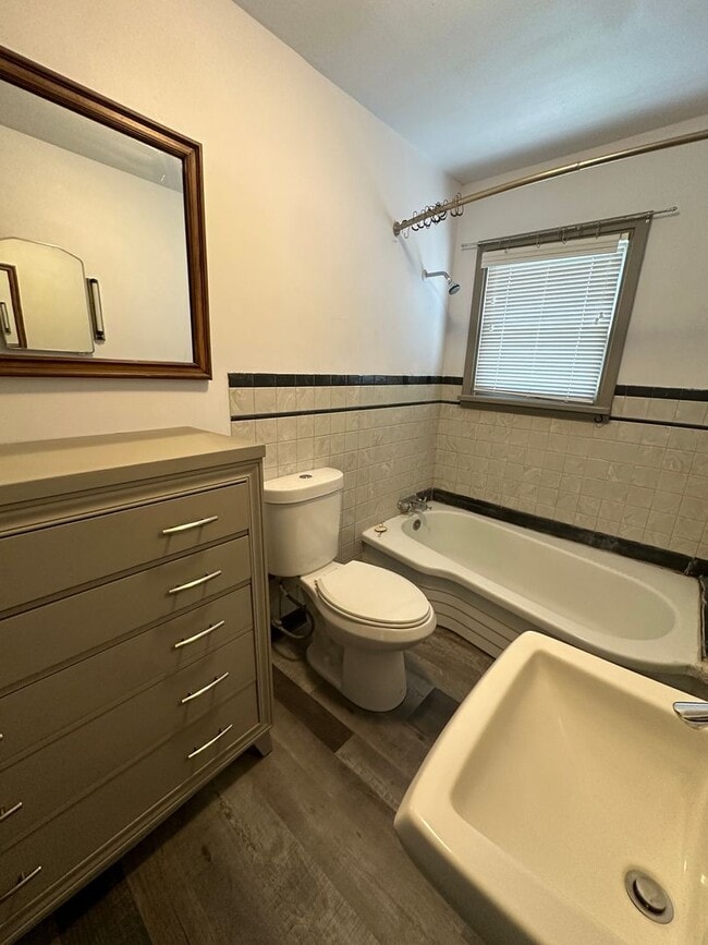Building Photo - THIS IS A LEASE TAKEOVER, PLEASE CONTACT THE CURRENT TENANT, DANIEL @ 208-883-2854 - Super Cute 3...