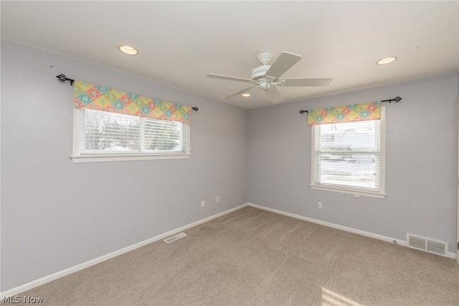 Building Photo - 23915 Glenhill Dr