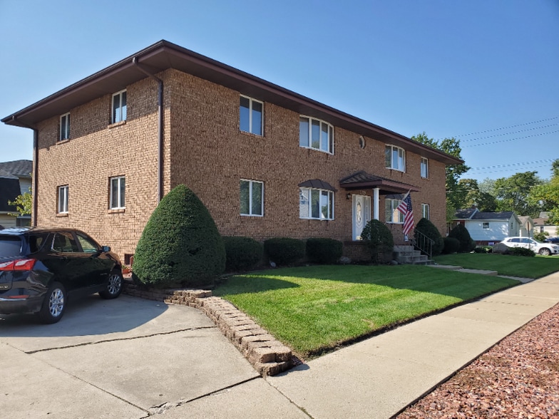 Primary Photo - 519 W Superior St