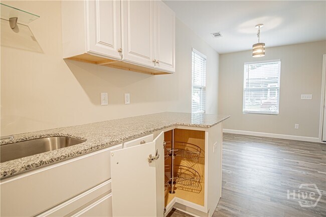 Building Photo - 22 Nelson St