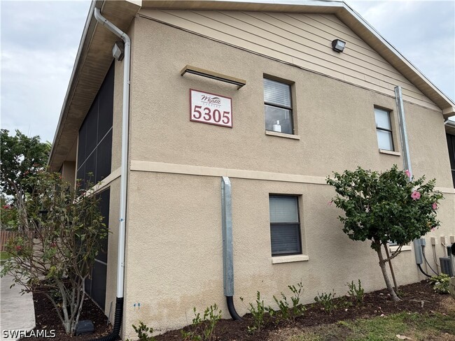 Building Photo - 5305 Summerlin Rd