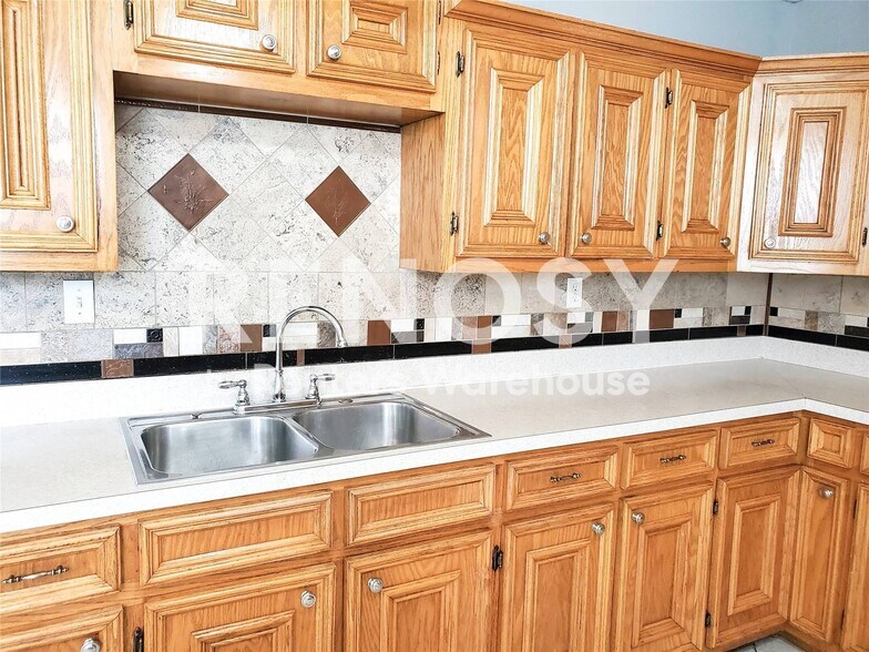 Building Photo - 3020 Sagebrush Dr