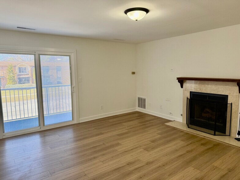 Building Photo - 9621 Merrillville Rd