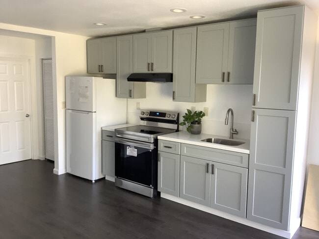 Building Photo - 27448 Lyford St