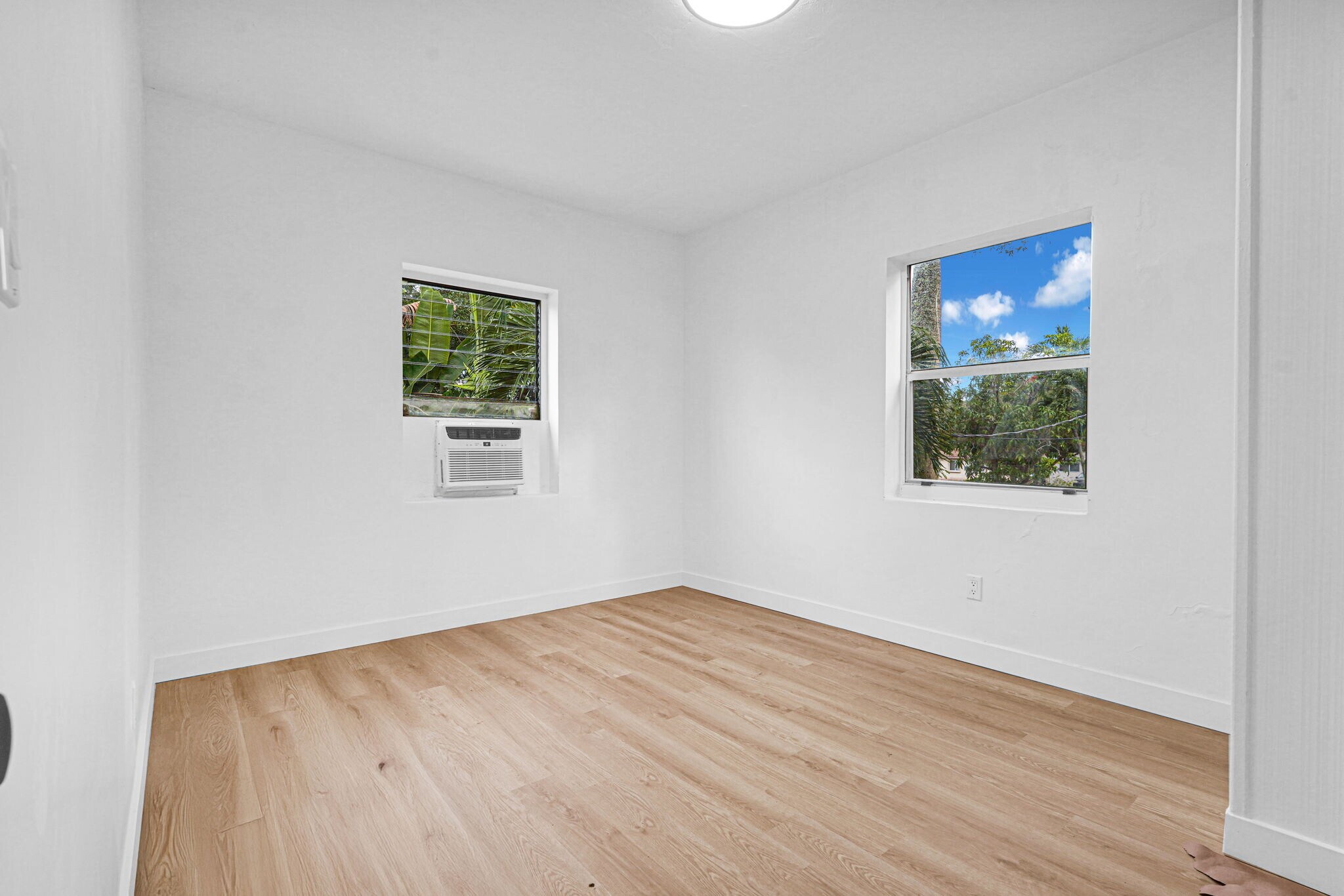 Building Photo - 749 NE 122nd St