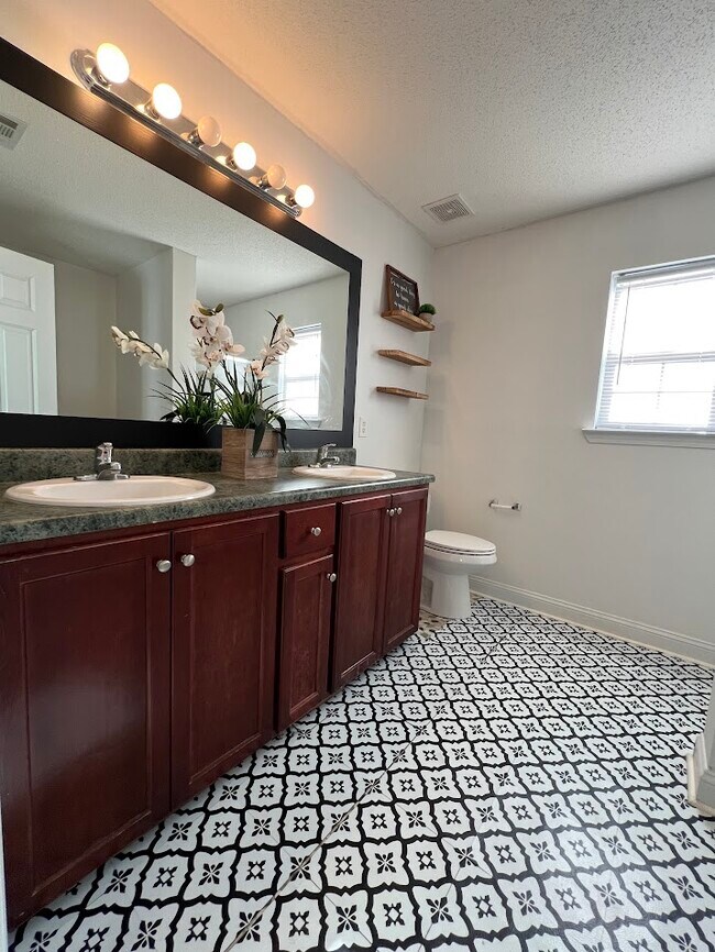 Building Photo - 82 Saddlebrush Rd