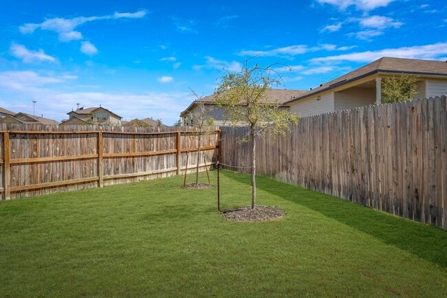 Building Photo - APPLEWOOD UNIT 1