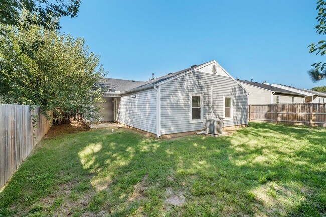 Building Photo - Great Location - 3/2 close to Downtown Bentonville!