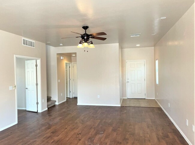 Building Photo - "Charming 4-Bed Home with 2.5 Baths in Tuc...