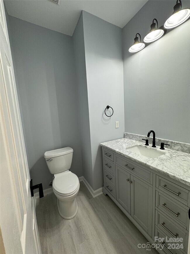 Building Photo - 129 Southhaven Dr