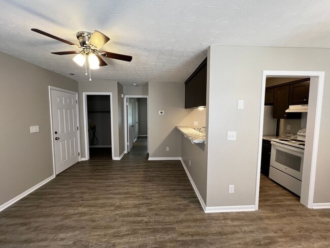 Building Photo - 1429-D Ireland Drive - No Pets