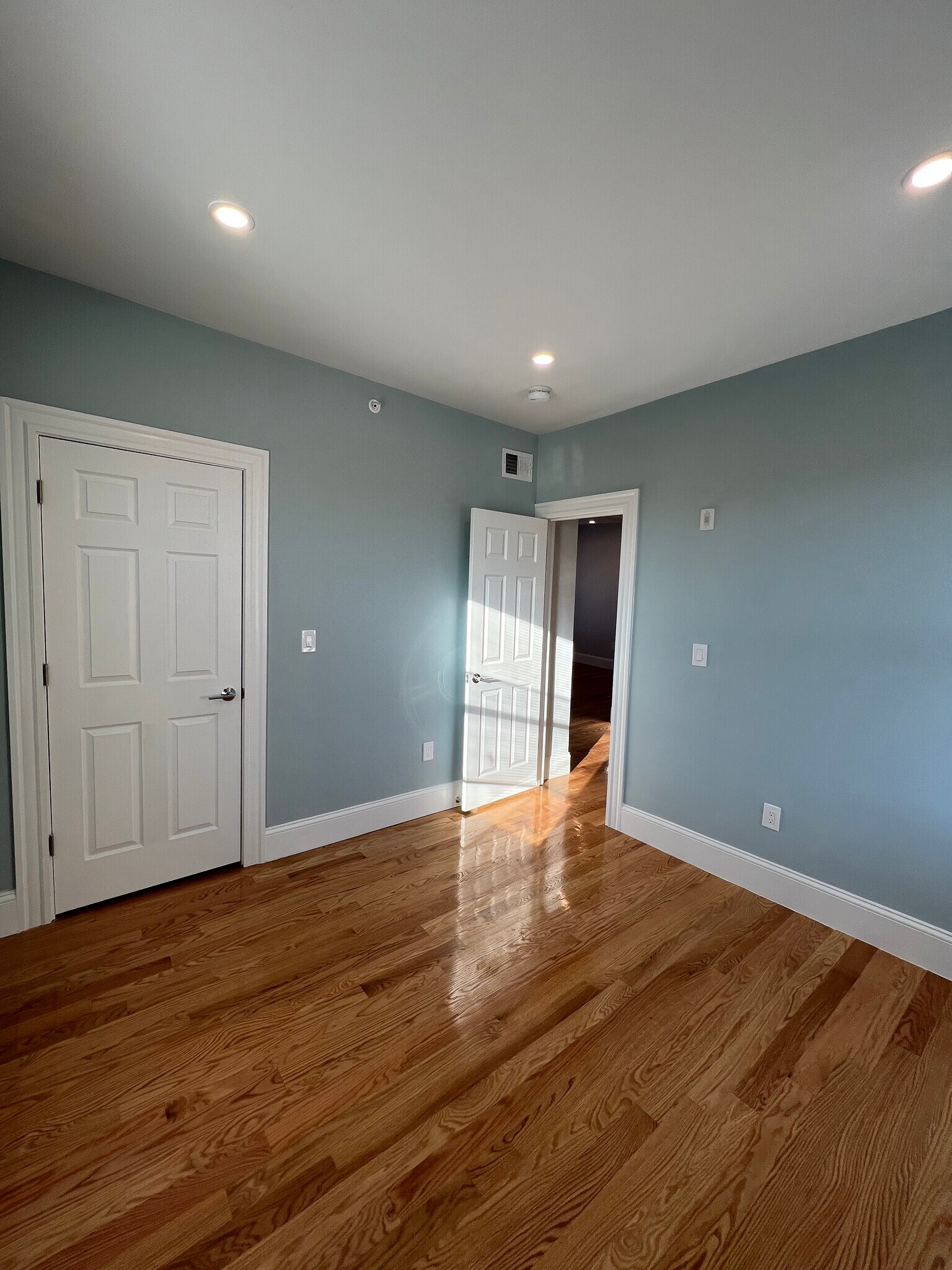 Building Photo - 75 Winchester St