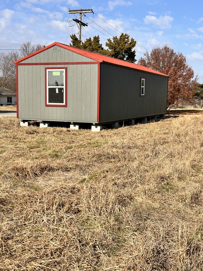 Building Photo - 225 N Hickory St