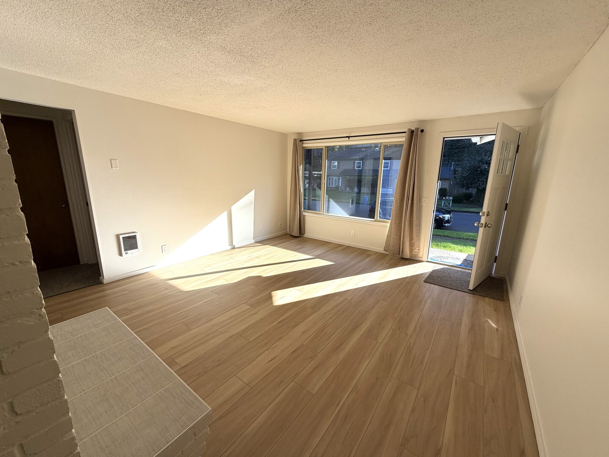 Building Photo - 745 E 43rd Ave