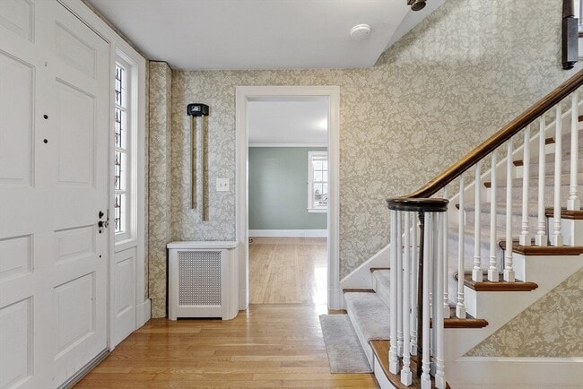 Building Photo - 14 Bacon St