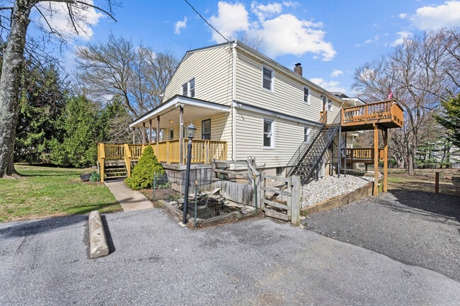 Building Photo - Dolly's at Lyons Mill