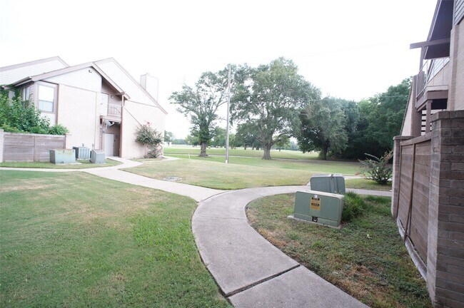 Building Photo - 8581 Sands Point Dr