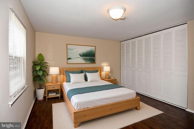 Building Photo - Beautifully renovated 3-bedroom, 2.5-bath detached home