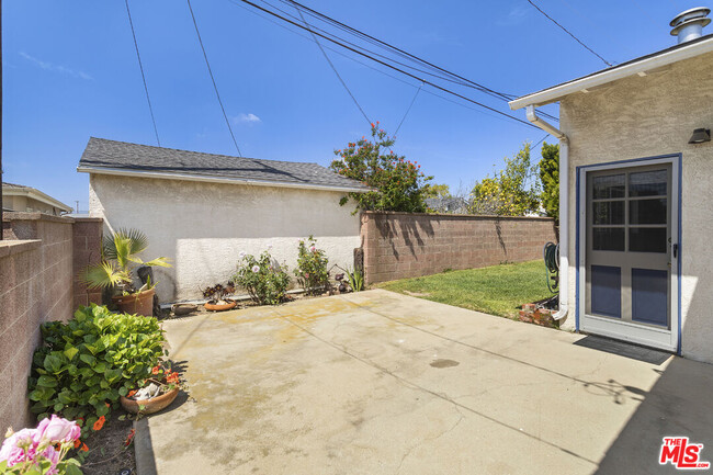 Building Photo - 13219 S Clydepark Ave