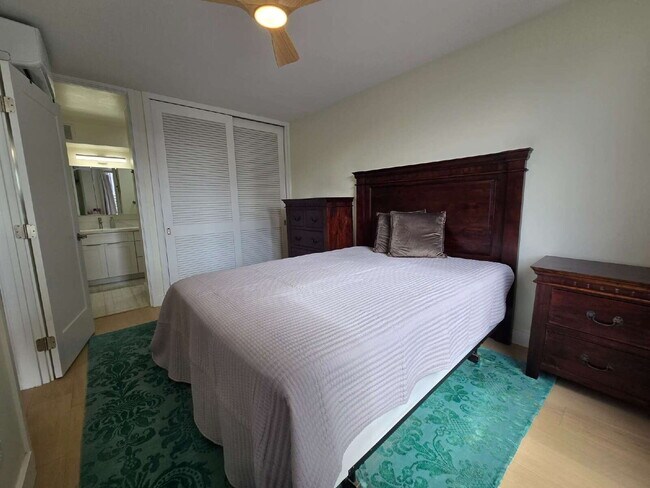 Building Photo - Fully Furnished Executive Condo Rental 2br/2ba/1pkg - Waikiki