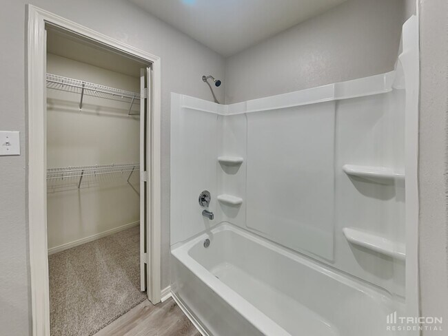 Building Photo - 715 Wonderland Trail