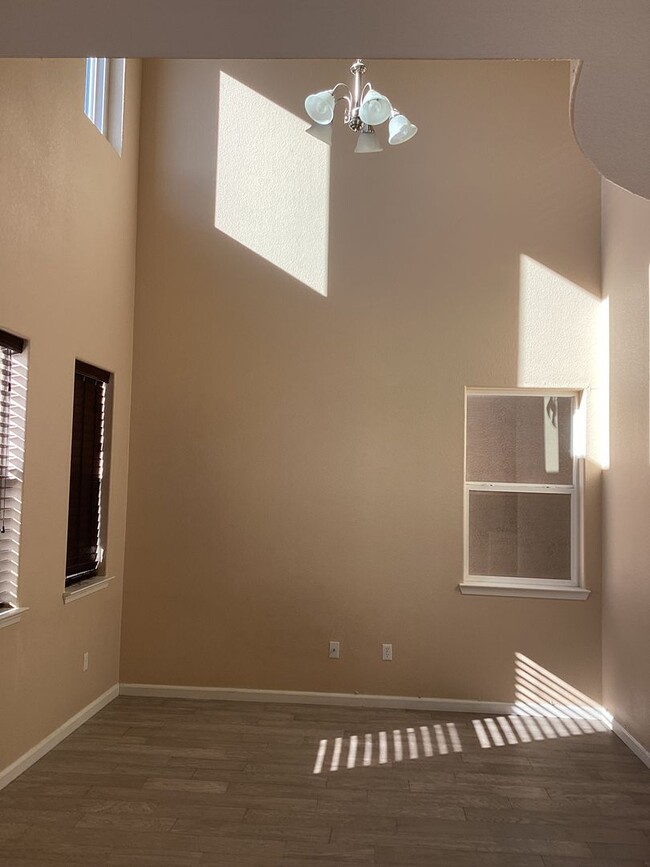 Building Photo - MOVE IN SPECIAL - 1/2 OFF THE 1ST MONTH RE...