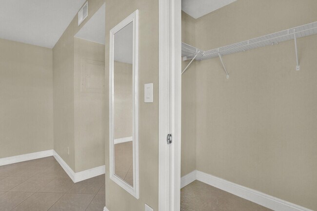 Building Photo - 1215 Crystal Way